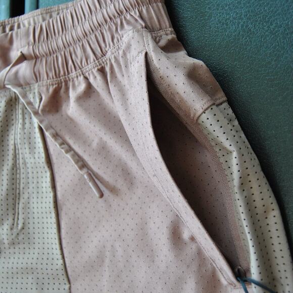 Lululemon Small Step Back Jump Mesh Athletic Short Dust Red 8" Inseam - Picture 3 of 13